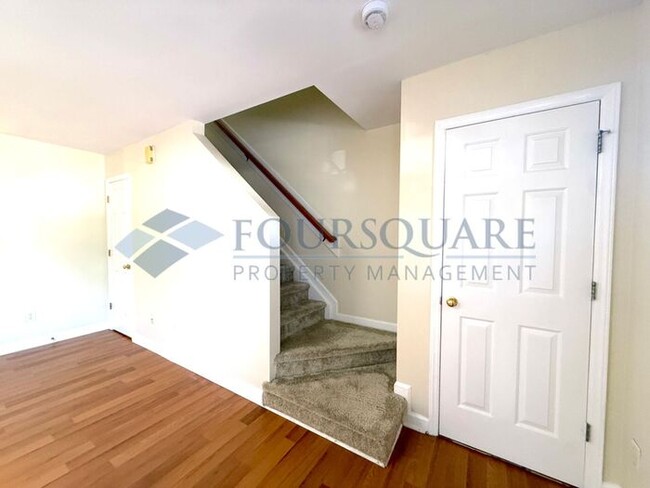 Building Photo - Inviting Townhome with En-Suite Secondary Bedroom, Back Patio & Community Pool – Raleigh Location