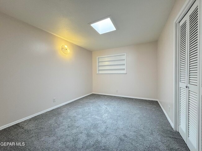 Building Photo - 5801 Beaumont Pl