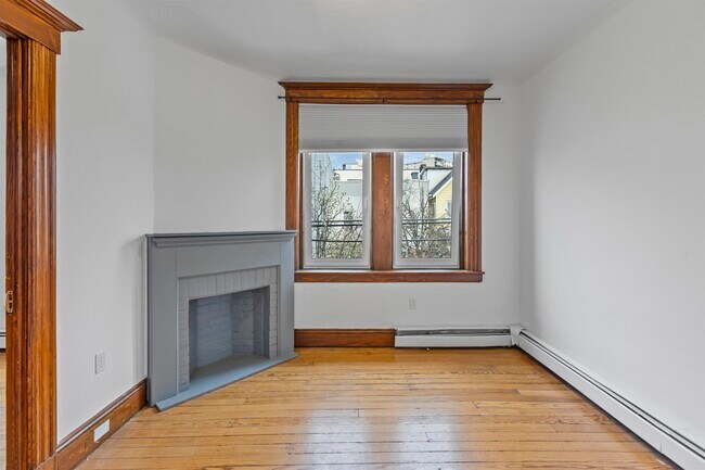 Building Photo - 201 19th St