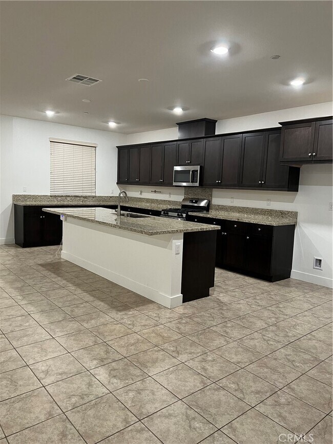 Building Photo - 62886 Loftwood St