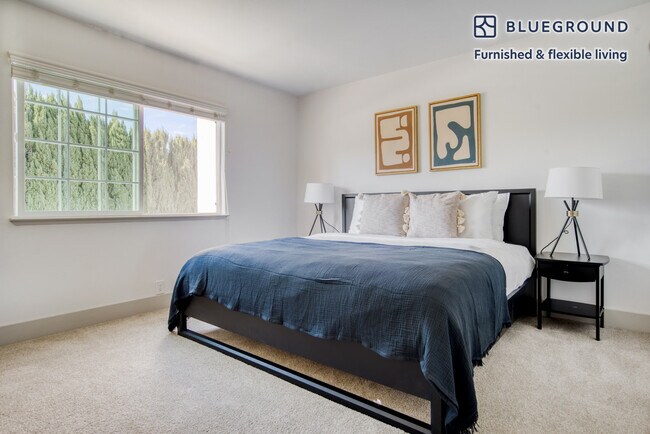 Building Photo - 601 Almarida Dr