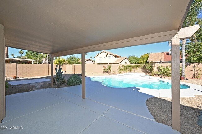 Building Photo - 5730 E Gelding Dr