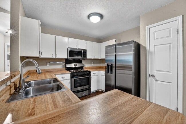 Building Photo - 12331 Limerick Ave