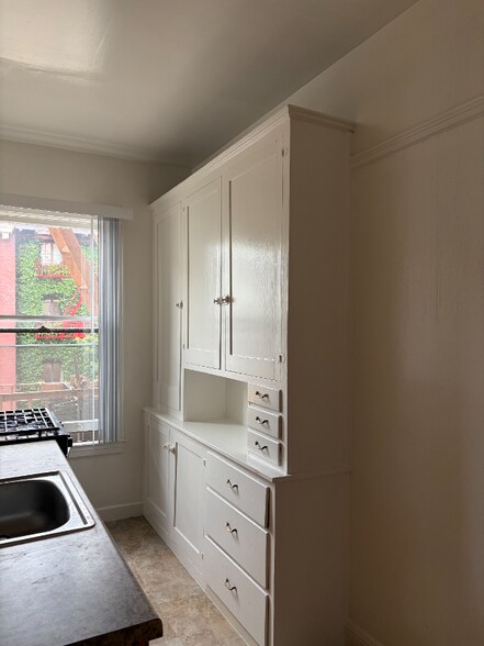 Building Photo - 1025 Powell St