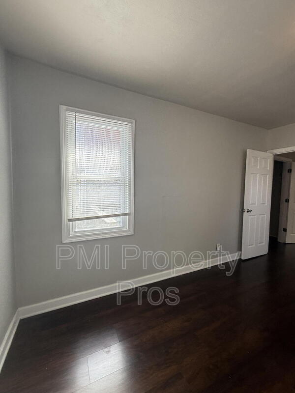 Building Photo - 2406 N 41st St