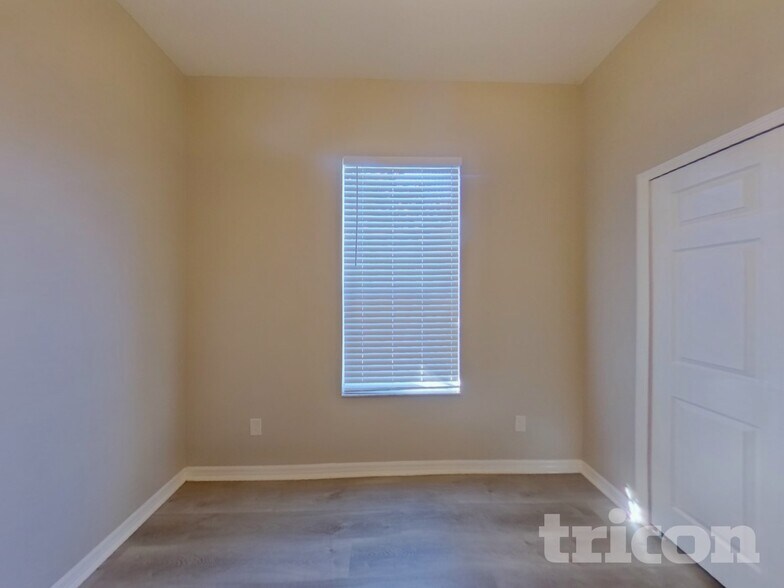 Building Photo - 347 Golf Course Pkwy