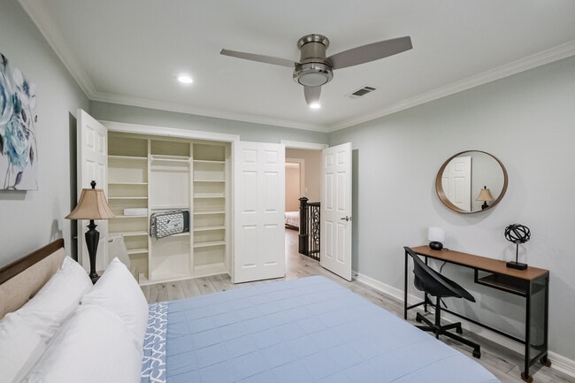Building Photo - 11643 Village Place Dr