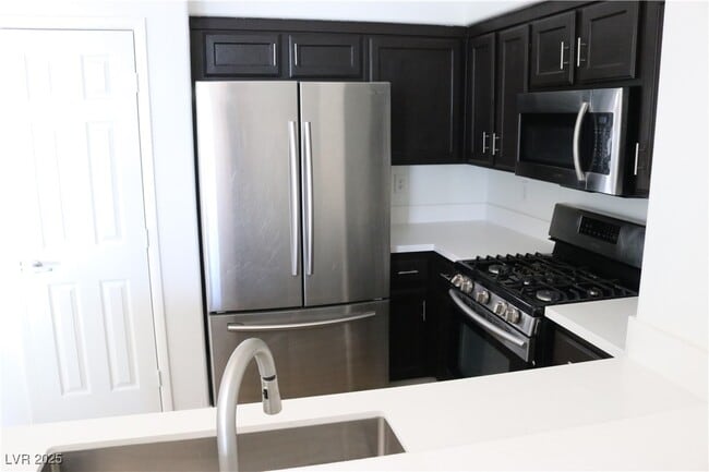 Building Photo - 50 Aura de Blanco St