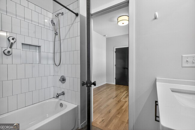 Building Photo - 454 Calhoun St NW