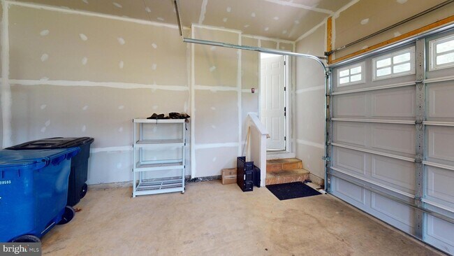 Building Photo - 7640 Knotting Hl Ln