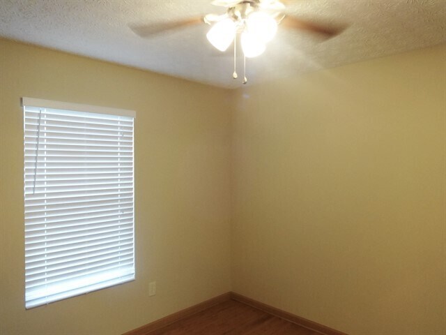 Building Photo - 1961 Bay Port Dr