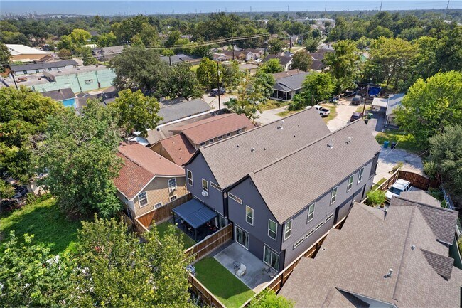 Building Photo - 7033 Avenue L