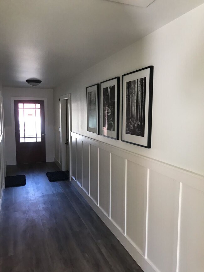 Building Photo - Remodeled 1 Bed/1 Bath Unit in Prime Location - Broadway