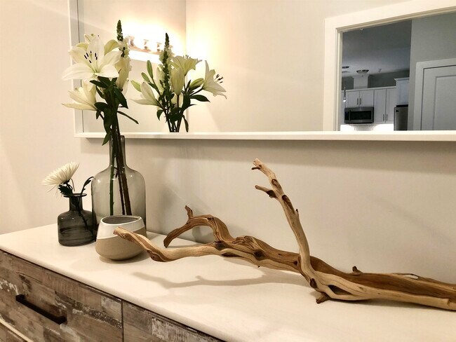 Building Photo - 1901 Summit Ave