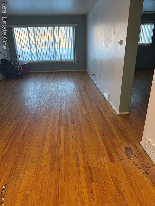 Building Photo - 25835 Lahser Rd