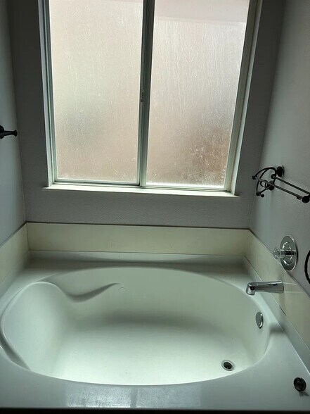 Building Photo - Room in House on Mallow Grove