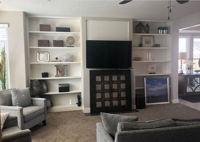 Building Photo - Beautiful 3 Bedroom Townhome in Daybreak!