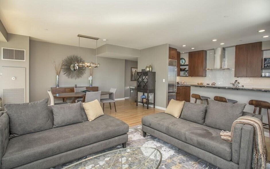 Building Photo - 80 Broad St