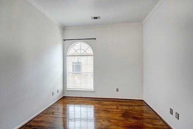 Building Photo - 5207 Blossom St