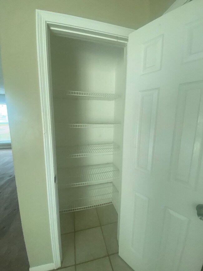 Building Photo - Beautiful 2 Story Home, Centrally Located in a Quiet Neighborhood! *1/2 OFF 1st Month's Rent!*