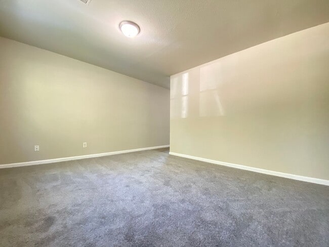 Building Photo - 3 Bedroom Home in Gary