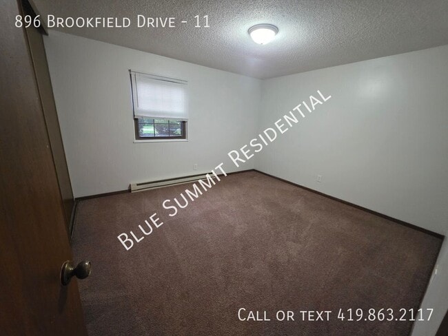 Building Photo - 896 Brookfield Dr