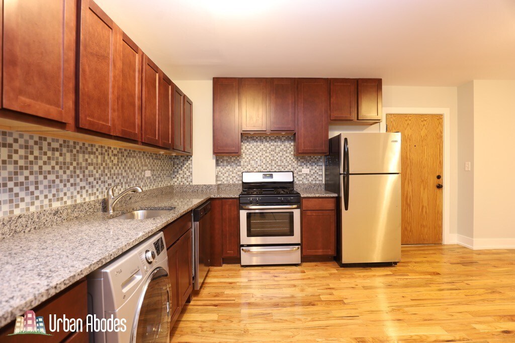 Building Photo - 564 W Arlington Pl