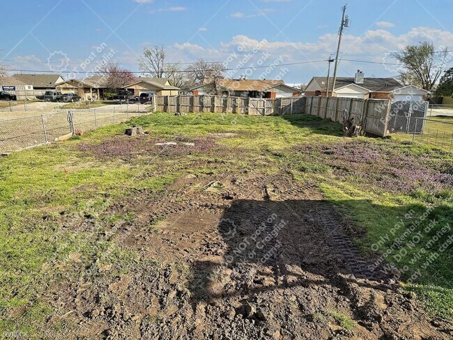 Building Photo - 3 br, 1 bath House - 314 W 36th St
