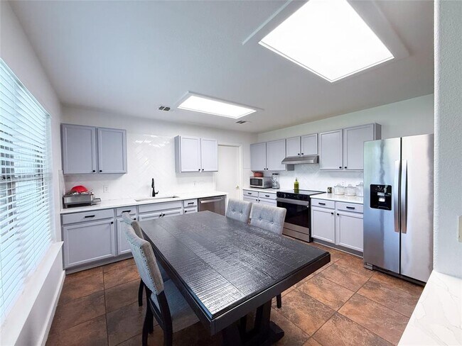 Building Photo - 6508 Eudora Cove