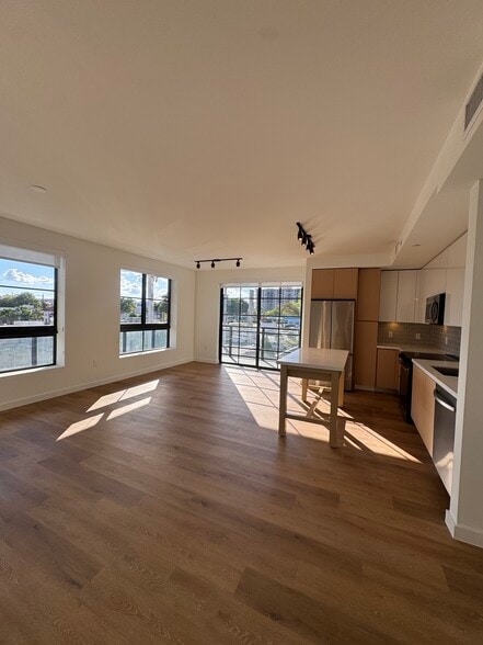 Building Photo - 1655 NW 124th St