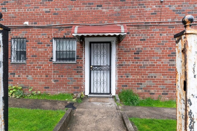 Building Photo - 4392 Carpenter Ave