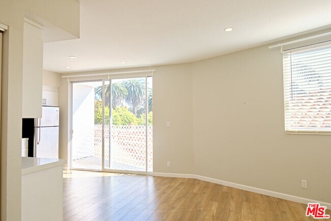 Building Photo - 842 11th St