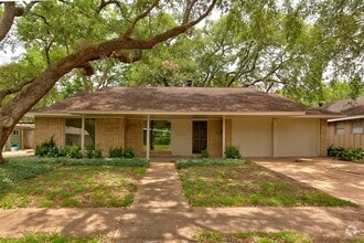 Building Photo - 8826 Robindell Dr
