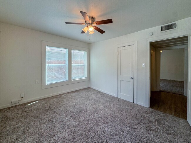 Building Photo - 609 Amarillo St