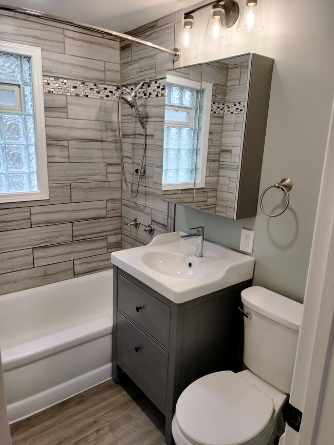 Building Photo - 211 Ellen Dr