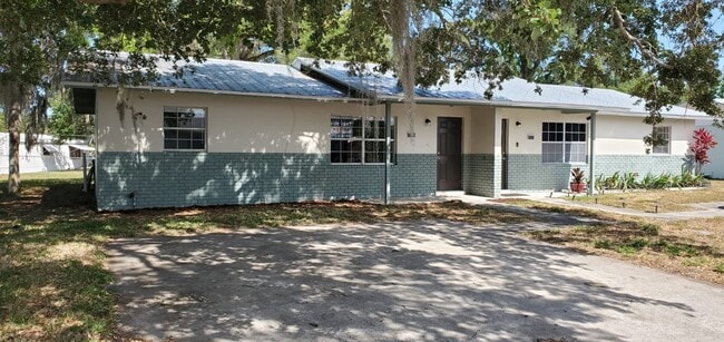 Building Photo - 2578 Seneca Ave