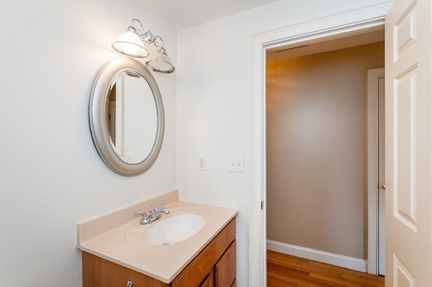 Building Photo - 232 Pearl St