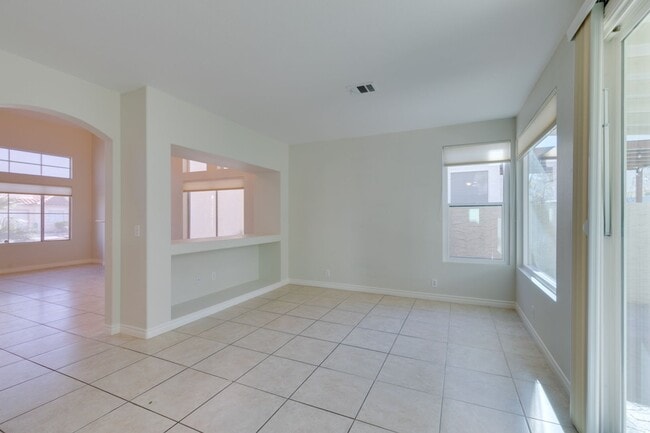 Building Photo - Immaculate 3 bedroom house with a Loft in ...