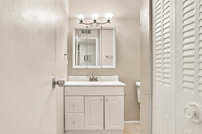 Building Photo - $1,645.95 with Half Off The First Month's Rent, 2 Beds - 1 Bath, Condo in Denver with Central A/C!