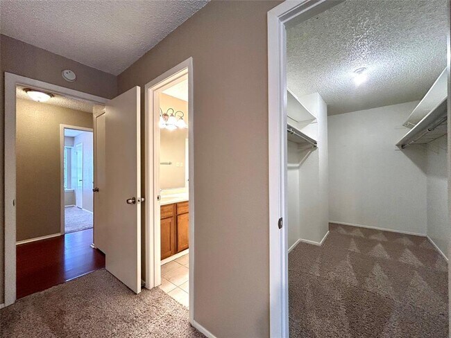 Building Photo - 7612 Islander Dr