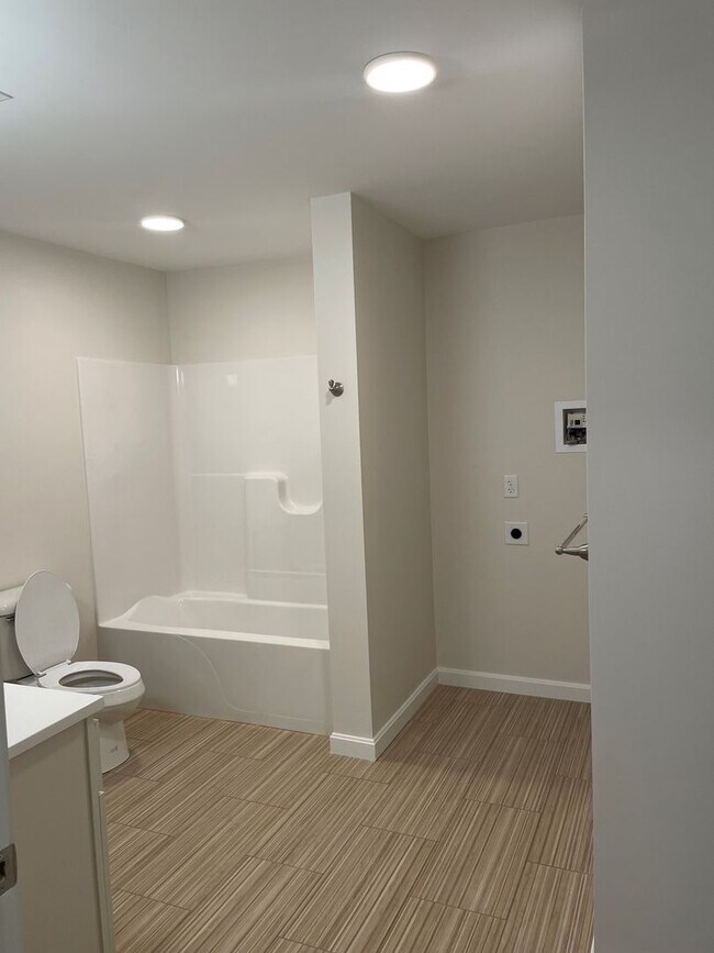 Building Photo - Village at Autumn Pond II:  One Bedroom pl...
