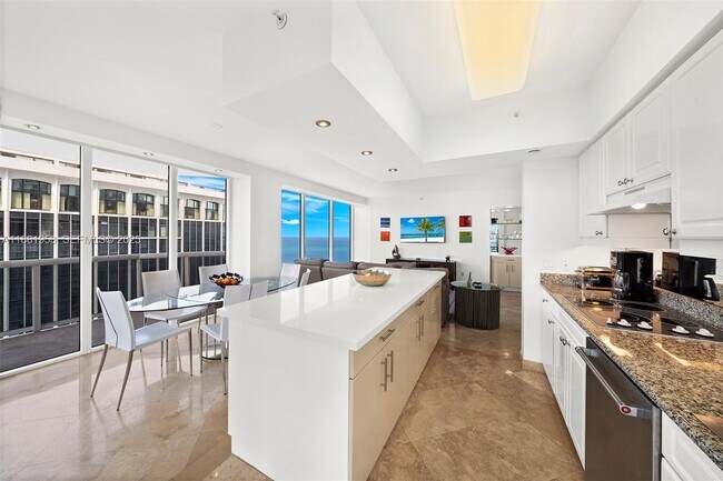 Building Photo - 4779 Collins Ave