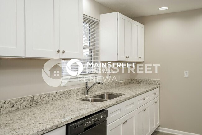 Building Photo - 3 Bedroom Pet-Friendly Home in ORANGE PARK, FL with Main Street Renewal