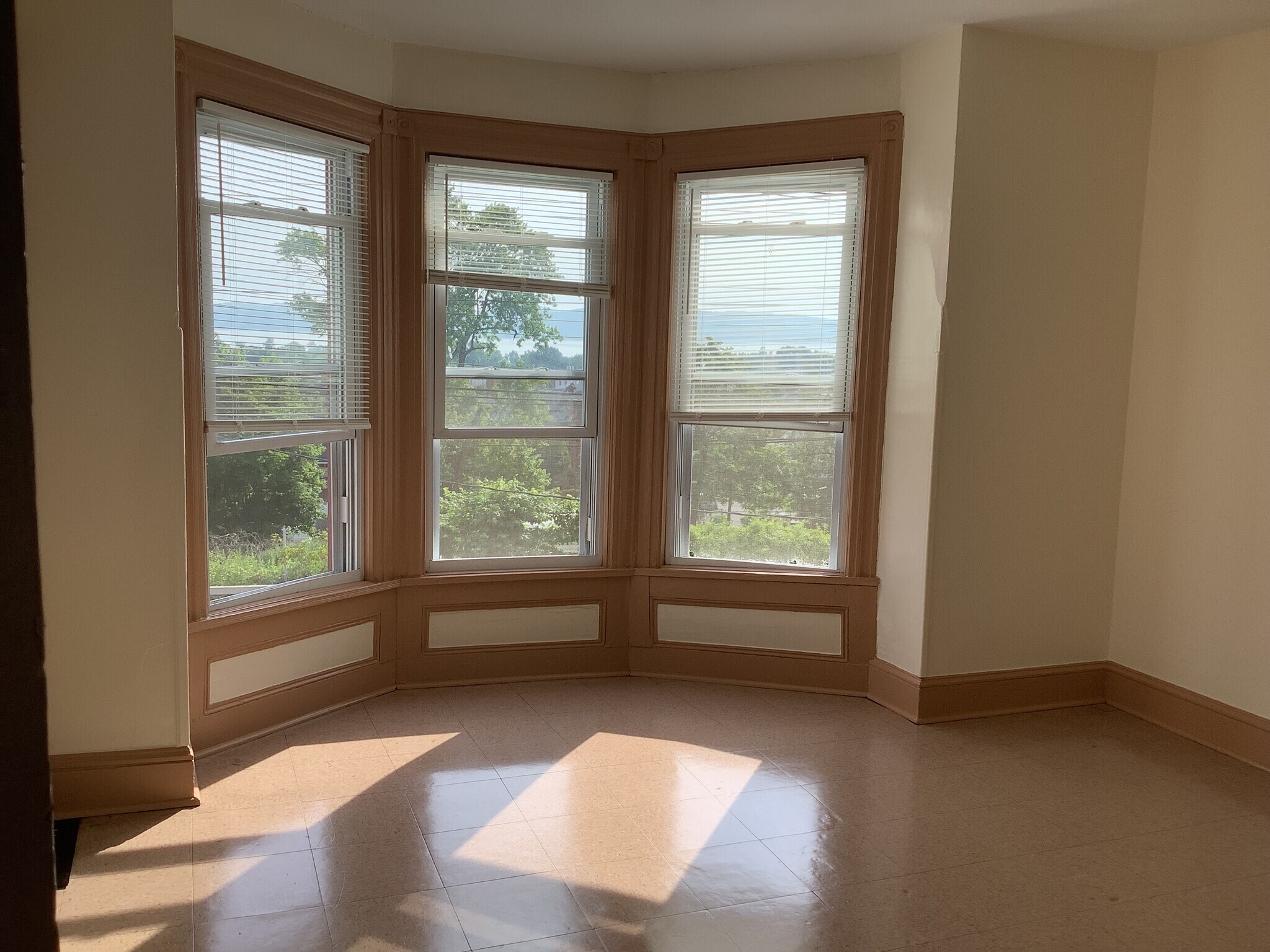 Building Photo - 47 Conger Ave