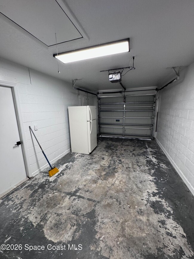 Building Photo - 1723 Bruman Terrace