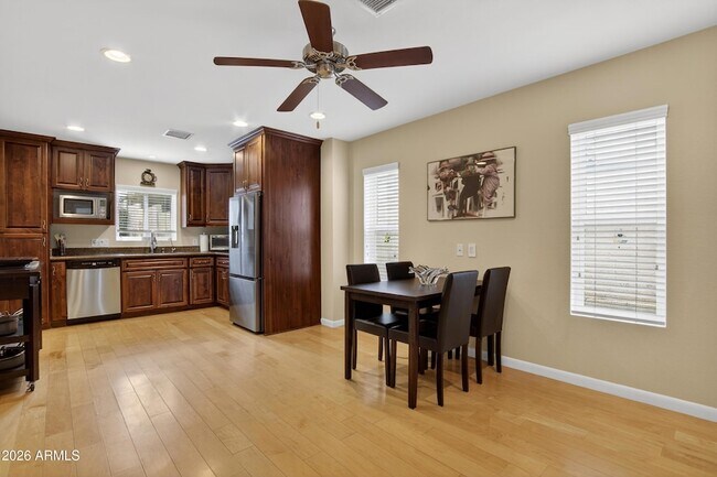 Building Photo - 1128 E Rowlands Ln