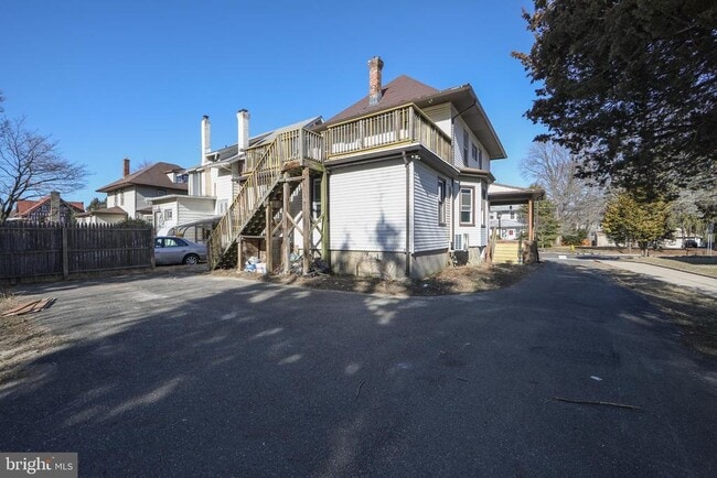 Building Photo - 1112 Collings Ave
