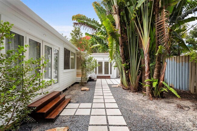 Building Photo - 3945 Loquat Ave