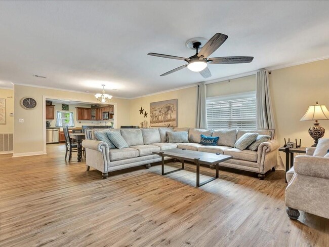 Building Photo - 683 Water View Dr