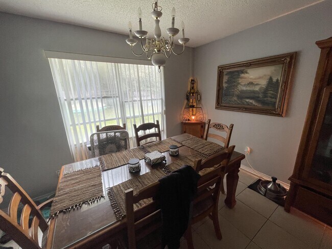 Building Photo - 2381 Hilton Dr
